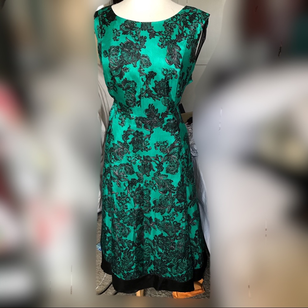 Midi Plus size Emerald Paneled Dress 24w